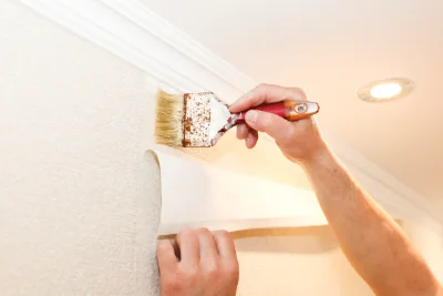 Pose de papier peint à Voutré — revêtements muraux et toiles de verre